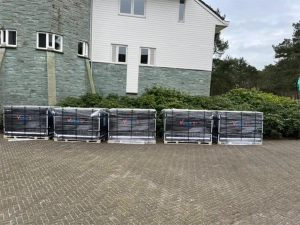 Pallets met zonnepanelen